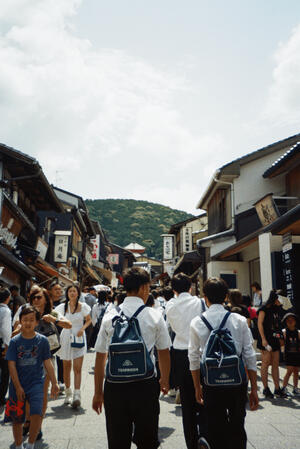 olympus µ[mju:]-iii 120 fujifilm 400 sanneizaka, kyoto, jpn