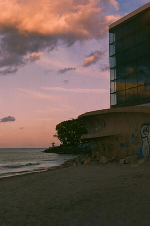 olympus om-pc olympus zuiko mc auto-s 50mm f/1.8 expired kodak ultramax 400 (shot at 100 iso) lincoln street beach, il, usa